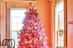 «Безвкусные» новогодние украшения, которые на самом деле на пике моды