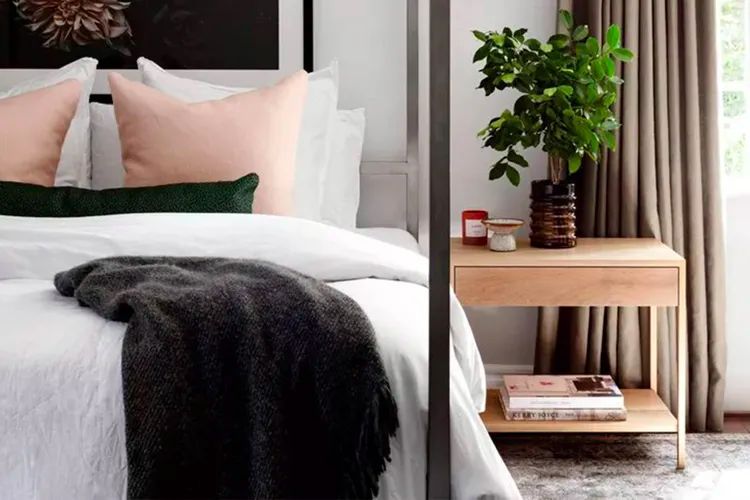 Магия текстиля: как превратить квартиру в уютное гнездышко с помощью пледов, штор и подушек