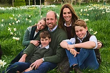 Принц Уильям и Кейт Миддлтон представили новую рождественскую открытку