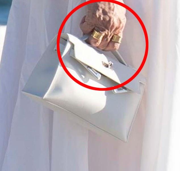 Крис Дженнер, возможно, потратила 100 000 долларов на подтяжку лица, но её руки рассказывают совсем другую историю