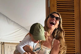 Жизель Бюндхен подвела итоги года перемен трогательной серией редких фотографий с малышом и новым мужем