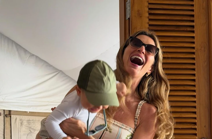 Жизель Бюндхен подвела итоги года перемен трогательной серией редких фотографий с малышом и новым мужем