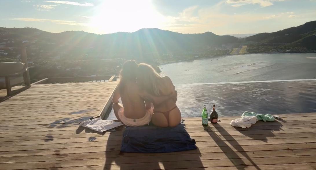 Хайди Клум проводила последний закат 2025 года в бикини-стрингах со своим мужем Томом Каулитцем