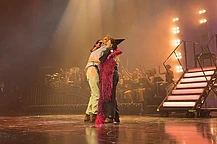 Дженнифер Лопес встретила Новый год, обняв самое дорогое в своей жизни: 17-летних близнецов Макса и Эмме