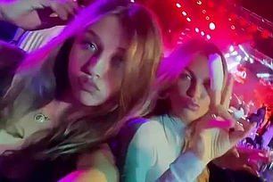 Эбби Клэнси выглядела великолепно, отмечая Новый год в Дубае вместе с мужем Питером Краучем и четырьмя детьми