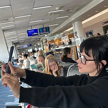 Лили Аллен о влиянии бурного года на дочерей и их борьбе с адаптацией после переезда в Великобританию