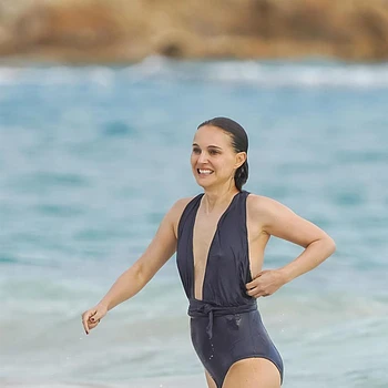 Натали Портман продемонстрировала свою фигуру во всей красе, беззаботно проводя время на пляже Сен-Барта в первый день Нового года