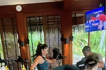 Николь Шерзингер произвела фурор в выходные, поделившись серией пикантных фотографий в бикини во время своего солнечного отпуска на Мальдивах с женихом Томом Эвансом