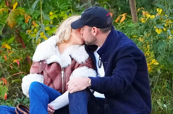 Профессиональные спортсмены пишут Сидни Суини в личные сообщения, что вызывает недовольство её бойфренда