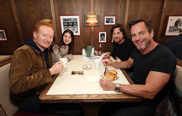 Конан О’Брайен замечен после декабрьской праздничной вечеринки, которую посетили режиссер Роб Райнер и его сын Ник