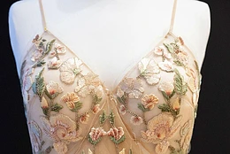 Дженнифер Лоуренс была, безусловно, «безупречна» на красной дорожке «Золотого глобуса — 2026»