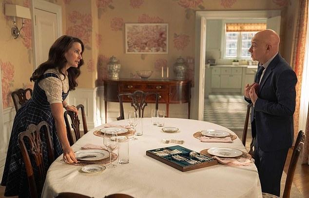 Кристин Дэвис вспомнила свою неловкую первую встречу с Томом Крузом на 61-й церемонии вручения премии «Золотой глобус» в компании коллег по сериалу «Секс в большом городе» Ким Кэтролл, Синтии Никсон и Сары Джессики Паркер