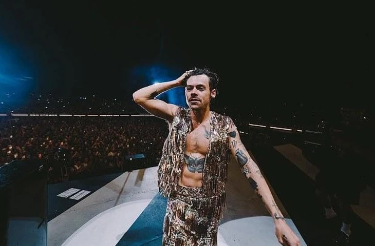 Фанаты Гарри Стайлса в восторге от огромного намека на его возвращение после появления загадочных постеров по всему миру