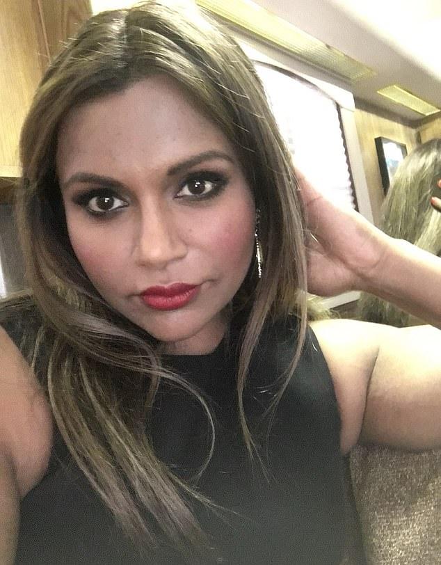 Минди Калинг прокомментировала свою впечатляющую трансформацию веса в недавнем посте в соцсетях, сопроводив его архивными фотографиями почти десятилетней давности