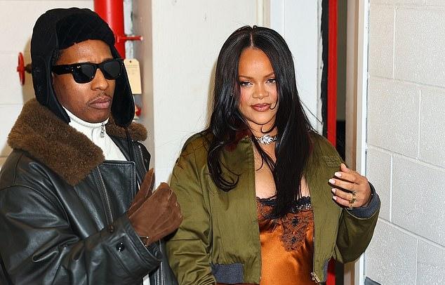 Рианна была воплощением красоты, поддержав A$AP Rocky на вечеринке по случаю выхода его альбома в Нью-Йорке в четверг