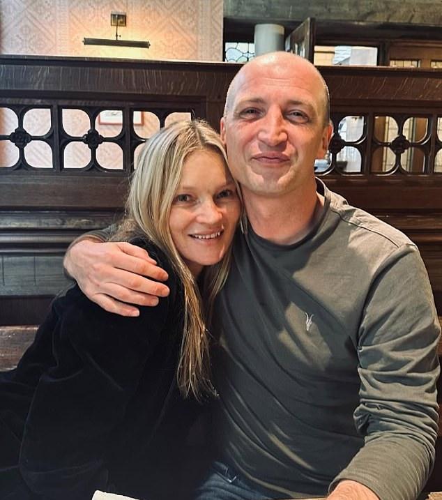 Брат Кейт Мосс Ник возглавил поздравления с 52-летием супермодели