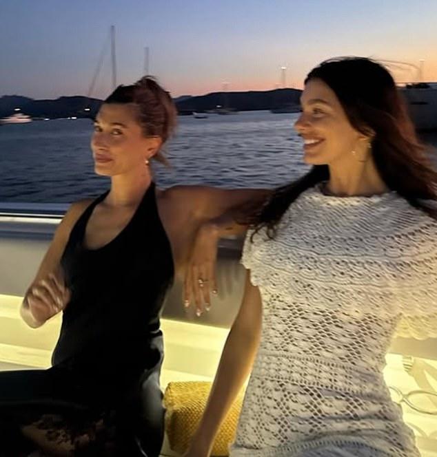 Ведущая актриса «Ночного администратора» Камила Морроне всегда была окружена голливудскими знаменитостями первой величины, выросши в Беверли-Хиллз