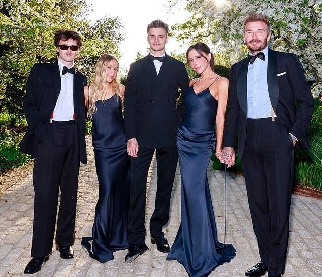 Бруклин Бекхэм и Никола Пельтц демонстрируют нежность на фоне семейной вражды