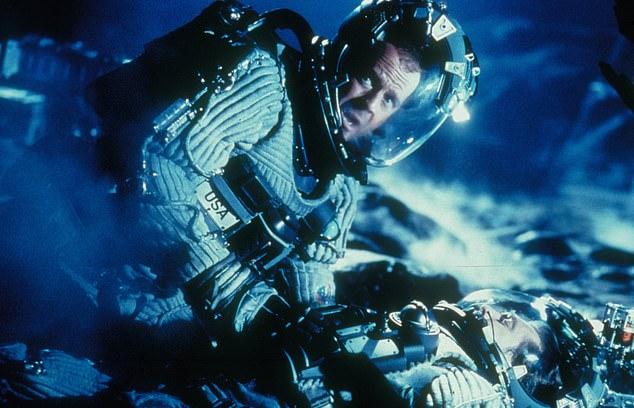 Голливудская легенда Бен Аффлек не позволил серьёзному приступу пищевого отравления помешать ему снять один из самых незабываемых моментов в фильме «Армагеддон»