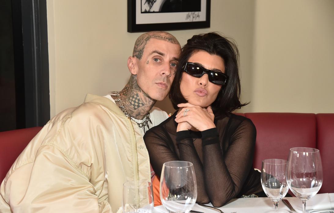 Кортни Кардашьян поддерживает трезвый образ жизни мужа Трэвиса Баркера