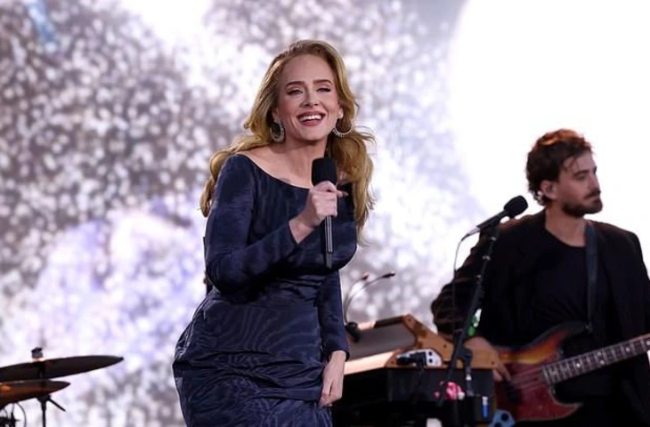 Адель: альбом «21» стал самым продаваемым в истории