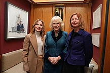 Джерри Холлиуэлл-Хорнер и королева Камилла посетили центр по борьбе с раком