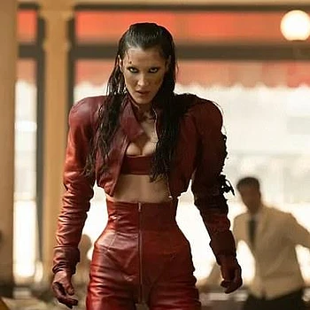 Новое унижение для Николы Пельтц: критики разгромили ее сериал