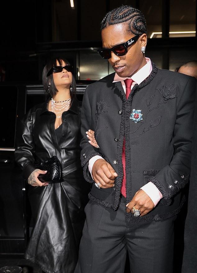 Рианна и A$AP Rocky провели романтический ужин в шикарном ресторане Sienna в Париже