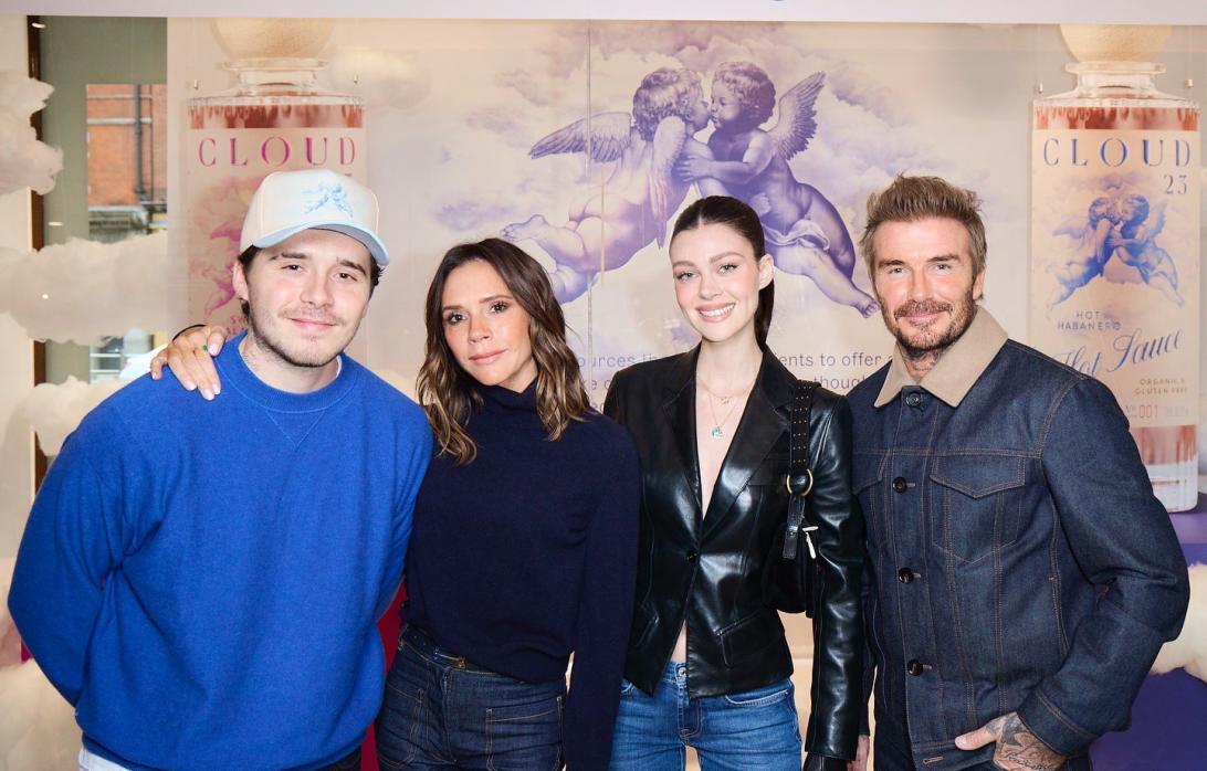 Никола Пельтц и Виктория Бекхэм конфликтовали ещё до свадебной драмы, о которой Бруклин недавно высказался в соцсетях