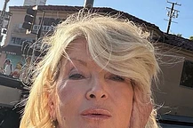 Марта Стюарт снова комментирует слухи о пластической хирургии