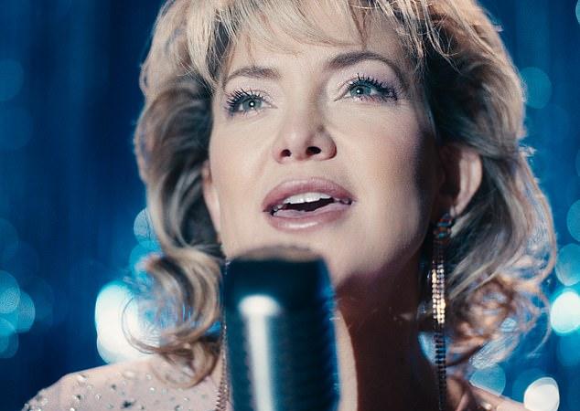 Кейт Хадсон рассказала о восторженной оценке, полученной от реальной женщины, которую она сыграла в новой биографической драме «Song Sung Blue»