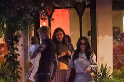 Меган Фокс и ее бывший жених MGK воссоединились на ужине с дочерью