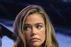 Дениз Ричардс требует, чтобы суд отказал Аарону Файперсу в половине ее доходов от OnlyFans