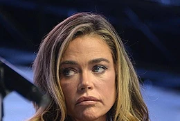 Дениз Ричардс требует, чтобы суд отказал Аарону Файперсу в половине ее доходов от OnlyFans