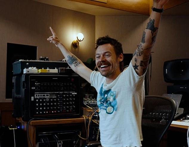 Фанаты Гарри Стайлса назвали певца «жадным» и «оторванным от реальности» после объявления заоблачных цен на билеты его тура Together Together