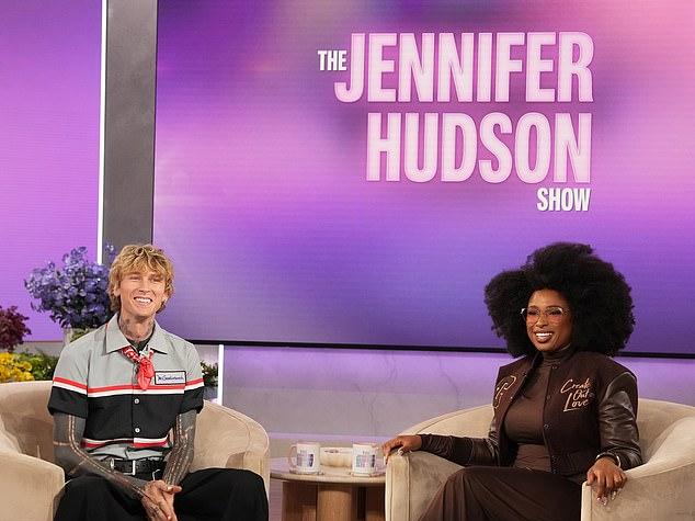 Machine Gun Kelly опубликовал шокирующее фото в четверг из-за руля автомобиля, мчавшегося по дороге со скоростью 123 мили в час