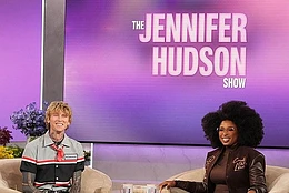 Machine Gun Kelly опубликовал шокирующее фото в четверг из-за руля автомобиля, мчавшегося по дороге со скоростью 123 мили в час