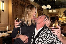 Эбби Клэнси отдала должное мужу Питеру Краучу в день его 45-летия