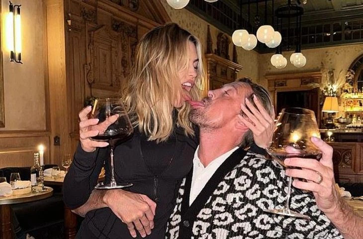 Эбби Клэнси отдала должное мужу Питеру Краучу в день его 45-летия