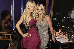 Пэрис Хилтон обсуждает с Бритни Спирс создание «веселой музыки»