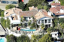 Брэд Питт преображает свой лос-анджелесский особняк стоимостью $12 млн в курортном стиле, свидетельствуют новые фотографии Daily Mail