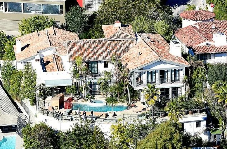 Брэд Питт преображает свой лос-анджелесский особняк стоимостью $12 млн в курортном стиле, свидетельствуют новые фотографии Daily Mail