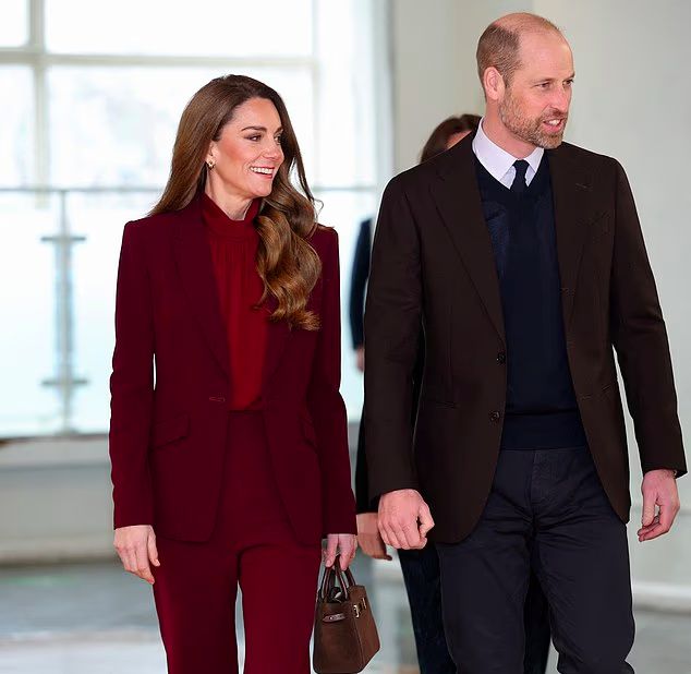 Принц Уильям нанимает антикризисного гуру на фоне слухов о возвращении Меган Маркл в Великобританию