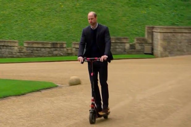 Принцу Уильяму запретили кататься на электросамокате после переезда в новый дом