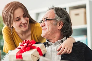 Лучшие идеи подарков для водителей и работников дорожной сферы для любого повода