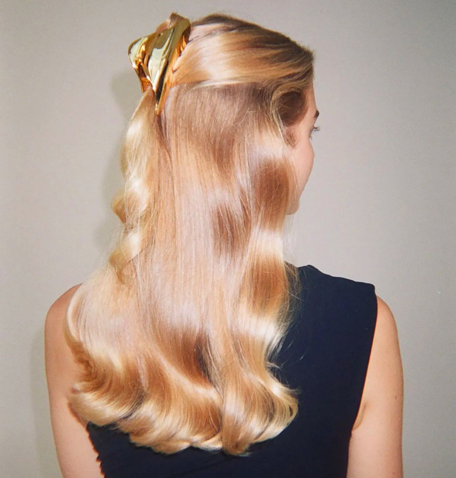 5 правил зеркальной гладкости: что реально нужно для блеска волос