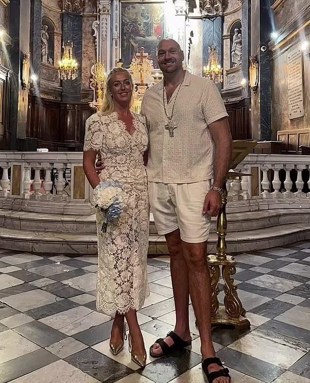 Пэрис Фьюри поделилась редким семейным снимком из Таиланда со всеми семью детьми и мужем Тайсоном Фьюри