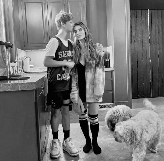 Сын Джессики Симпсон Эйс заметно вытянулся всего за полгода