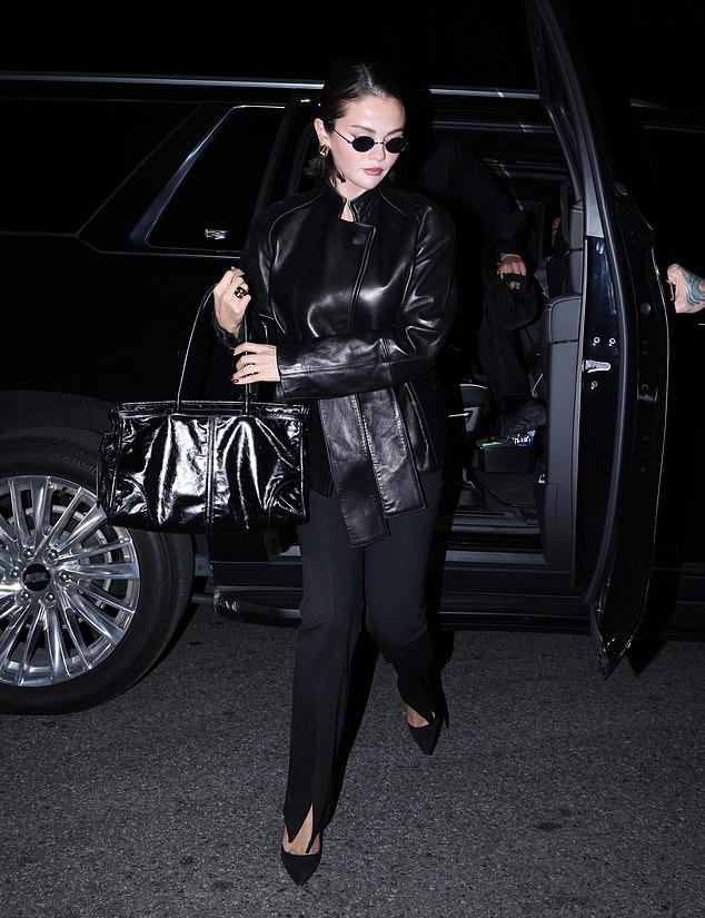 Селена Гомес произвела фурор в черной кожаной куртке на вечеринке в честь дня рождения Брукс Надер