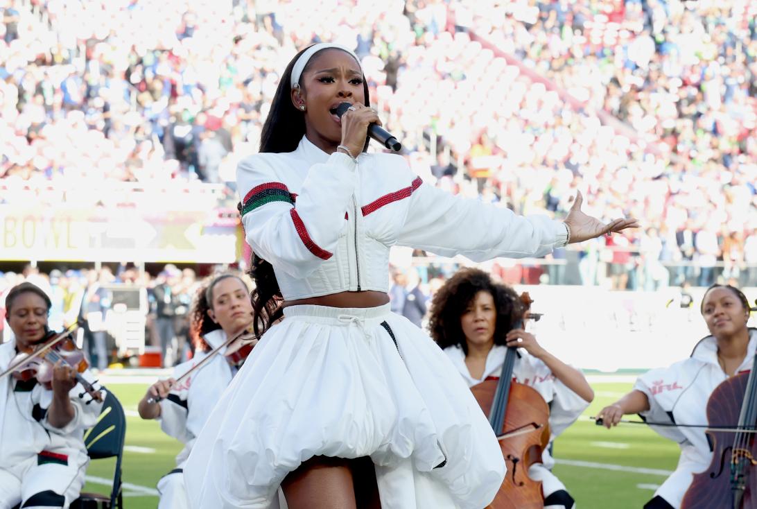 Коко Джонс придала своему образу на Супербоуле 2026 года культовый статус